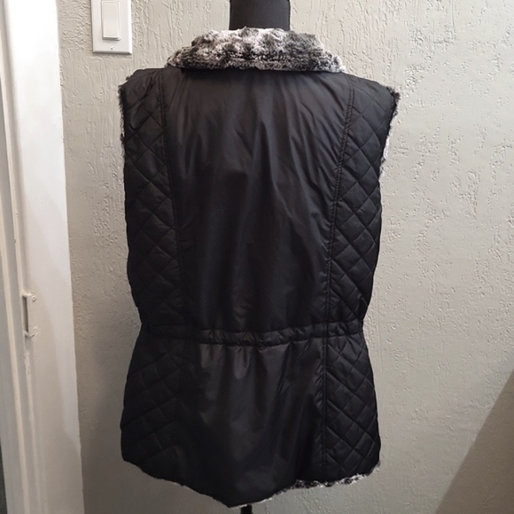 Faux Fur Reversible Vest with Toggles to Cinch in if Desired - Picture 14 of 15